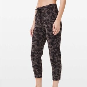 Lululemon Ready to Rulu Jogger Crop Heritage Camo Jacquard Black Lunar Rock